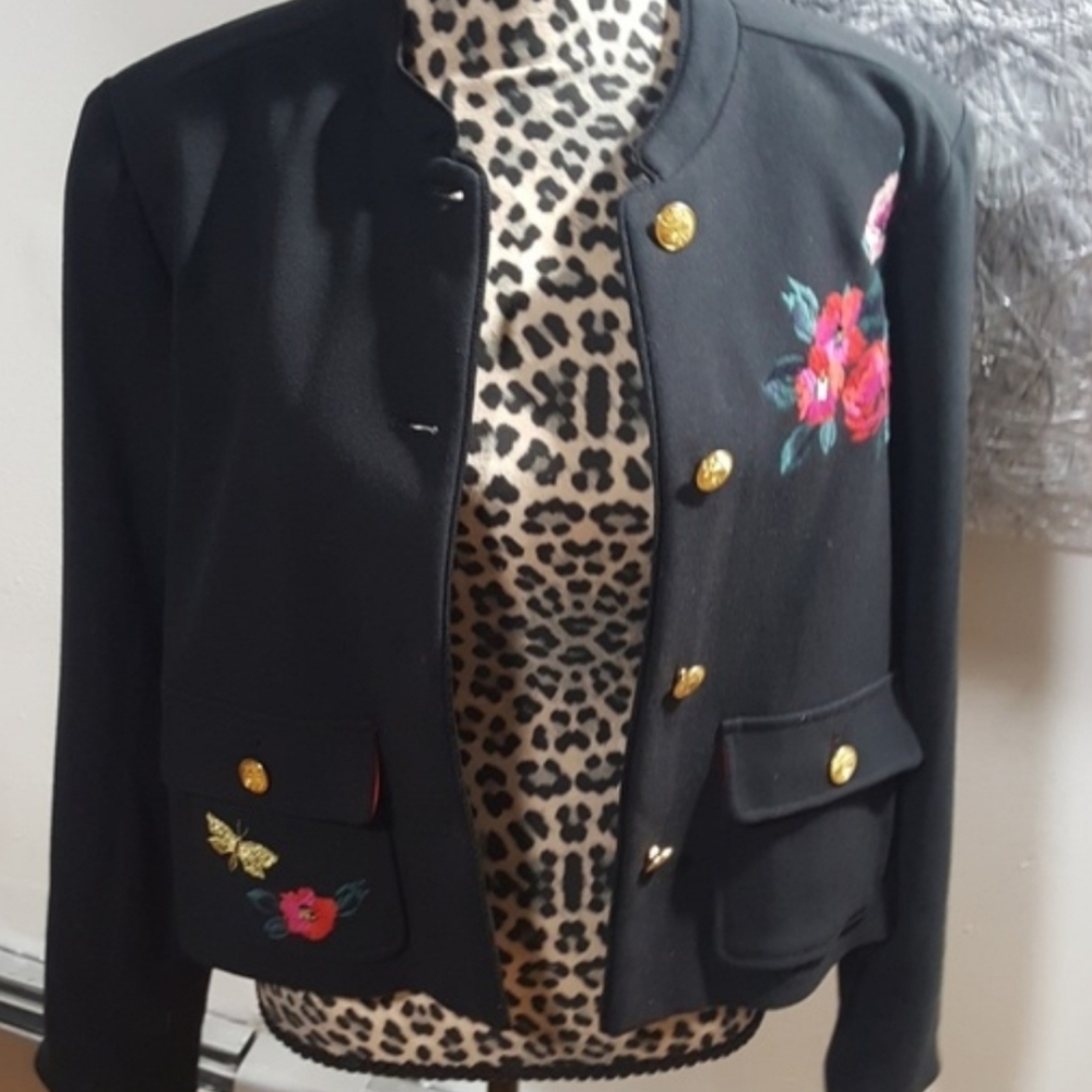 - Black jacket with environment .